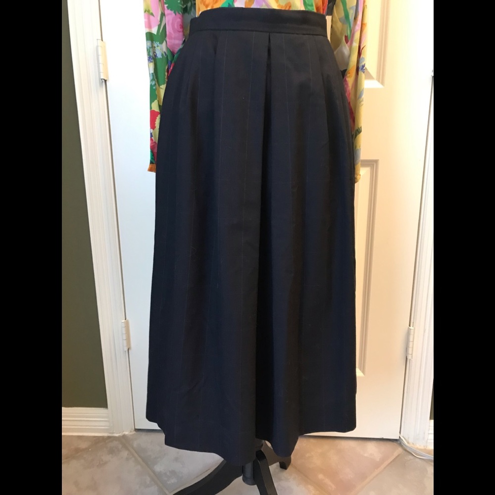 Corporate Woman wool black pinstripe skirt, sz 6